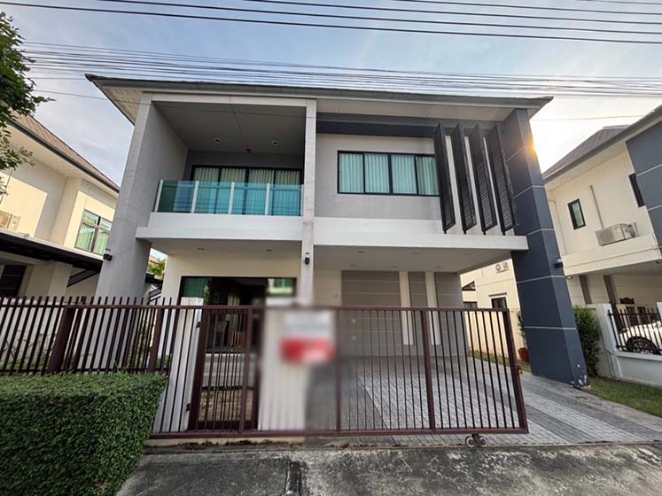 House with Shared Pool in Bangnatrad 